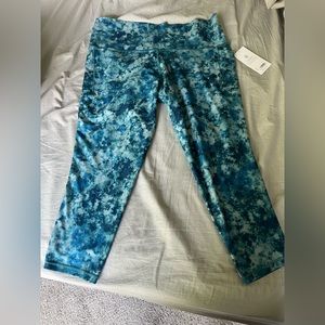 NWT Athleta salutation stash legging 7/8 length floral tie dye blue. Size 2x
